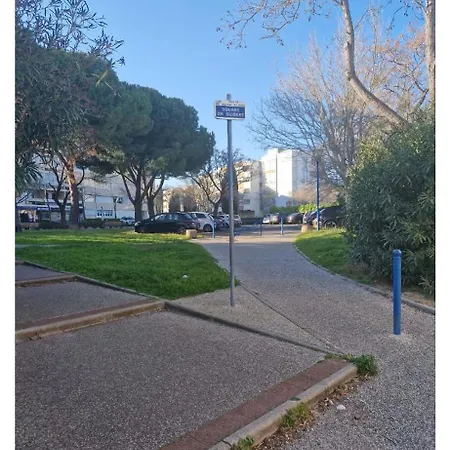 Le Clos Des Bains דירה בלרוק-לה-באינס